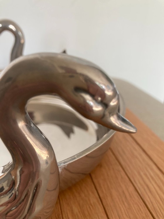 Centrotavola placcato in argento con manici a forma di cigno – Elegante lusso di metà secolo (photo 9 of 10)