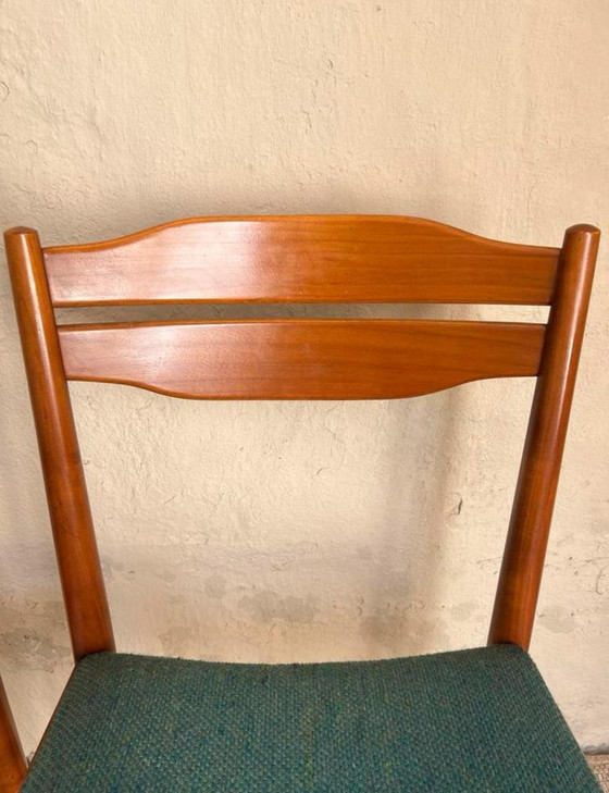 Image 1 of Deux chaises de salle à manger vintage avec revêtement bleu pétrole