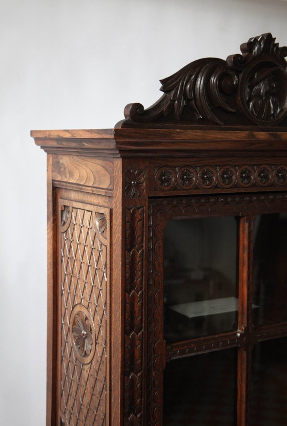 Image 1 of Antiker Vitrinenschrank aus bretonischem Kastanienholz, Frankreich, um 1880–1890