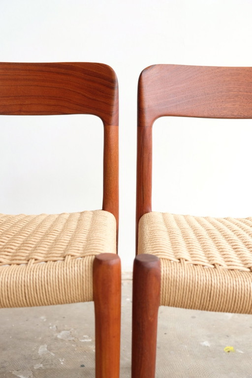 2 sillas Moller 75 restauradas en teca – Niels Otto Møller, eetkamerstoelen, Wood (photo 2 of 11)