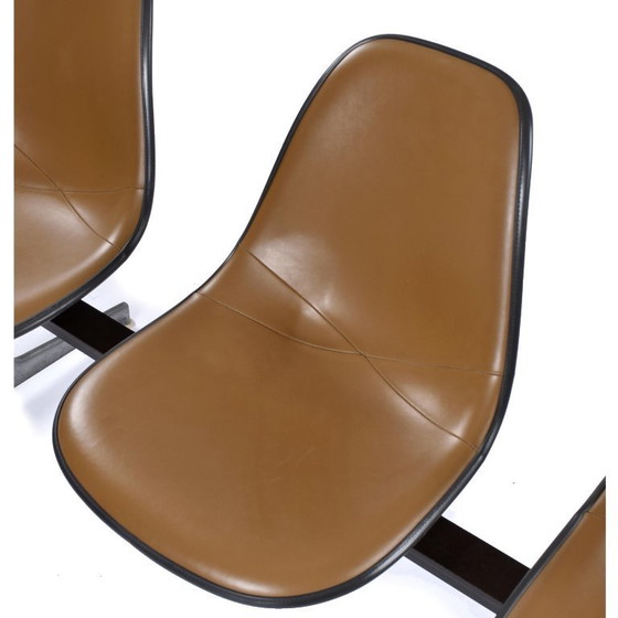 Image 1 of Herman Miller Eames Tandembank met bruine Naugahyde Pad Shell-stoelen