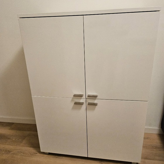 Image 1 of Mobiletto portaoggetti a 4 ante in soggiorno, ufficio o cucina