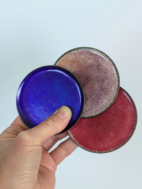 Image 1 of Vintage emaille onderzetters op koperen onderzetters, set van 6, MCM Jewel Tone Multicolour, jaren 60