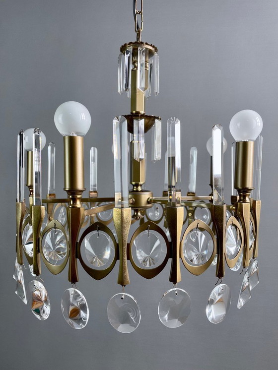 Image 1 of Gaetano Sciolari, five-light chandelier from the "Ovali" series, 1960s. Burnished brass frame and original optical crystals.