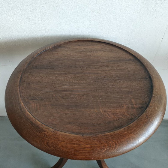 Image 1 of Round oak vintage side table with turned base (antique)