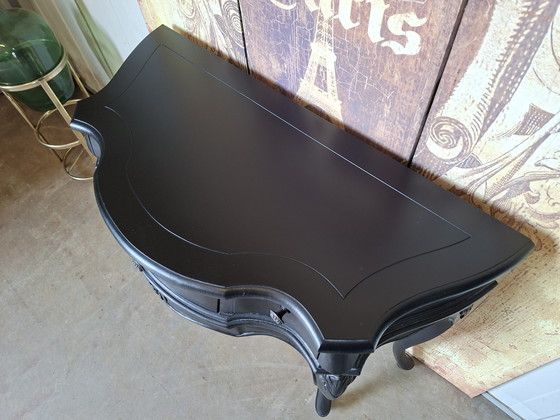 Image 1 of Table d'appoint noire, console murale de style baroque ou Queen Anne, dimensions : 78 x 39 cm et 79 cm de hauteur.