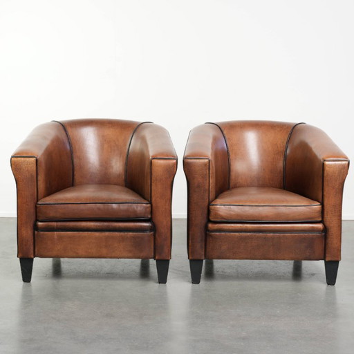 2x schapenleren Art Deco design clubfauteuil met een mooi patina, zwarte biezen en mooie kleuren