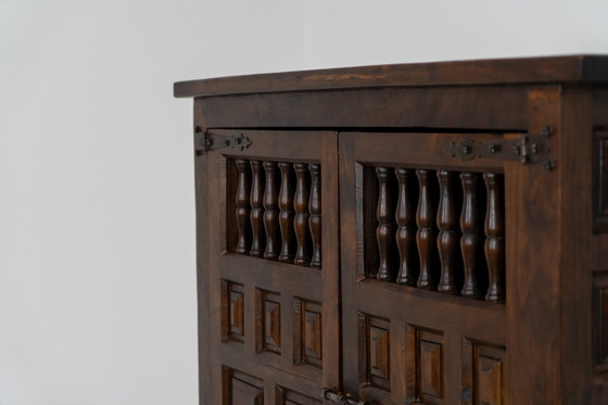 Image 1 of Schitterende Spaanse brutalistische kast uit de jaren 1950.