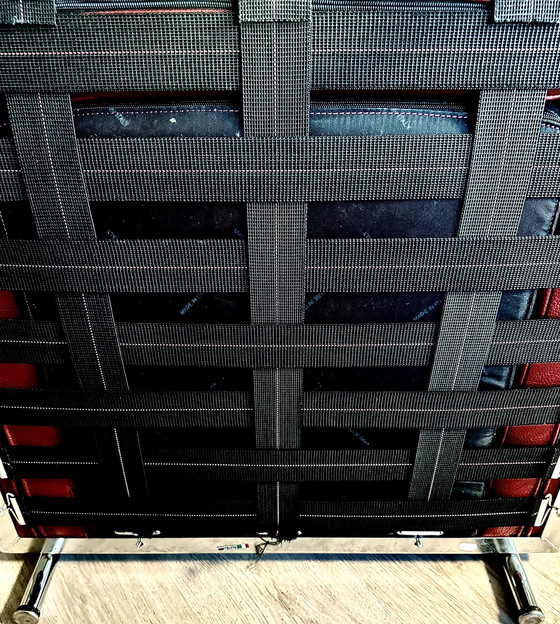 Image 1 of 2 vintage LC2 Le Corbusier stoelen in rood leer, Italië, jaren 80