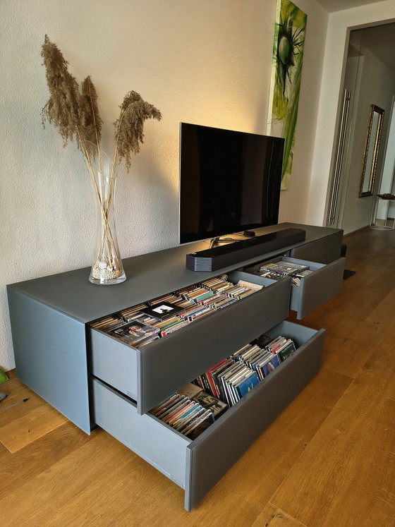 High-end TV stand made by a carpenter / 260cm / Grey & satin glass / Original price 3,800 euros – TV furniture (photo 3 of 8)