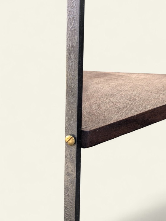 Image 1 of Raro posacenere d'epoca in piedi anni '60/'70 con ripiano in teak e aspetto in pelle di serpente rossa