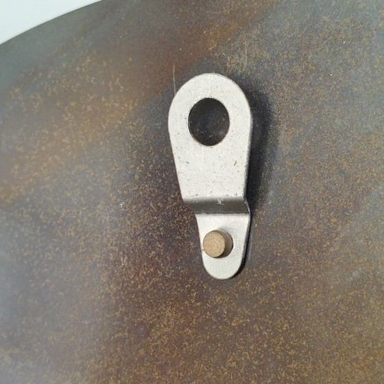 Image 1 of Unieke grote handgemaakte metalen wandklok – iriserende gepatineerde afwerking – Junghans kwarts – 40 cm