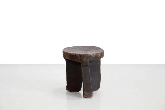 Antiker afrikanischer Stammeshocker aus Tansania – Wood (photo 4 of 4)