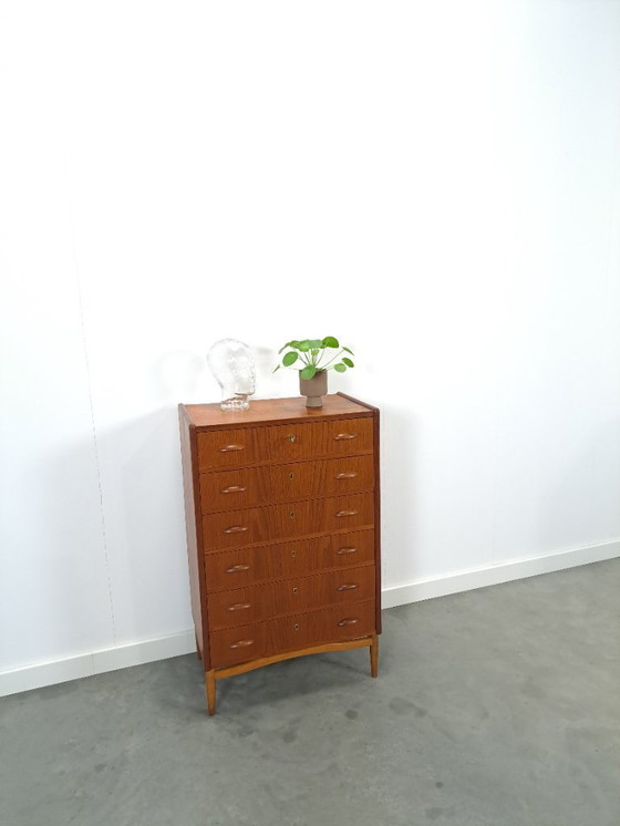 Image 1 of Cómoda danesa de teca con 6 cajones y patas elegantes