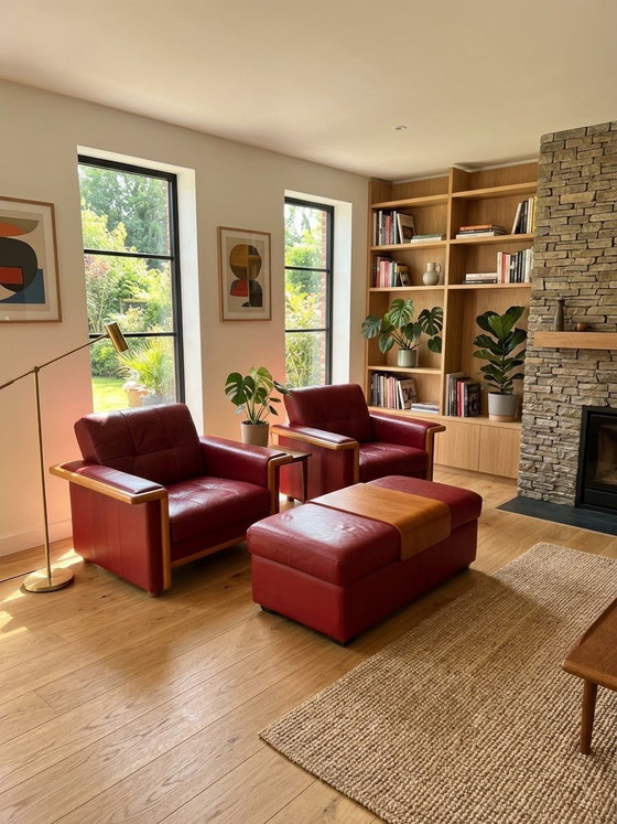 Magnifique Ensemble Vintage Ekornes Stressless – 2 Fauteuils + Double Pouf/Table Basse – Cuir Rouge – Leather (photo 4 of 5)