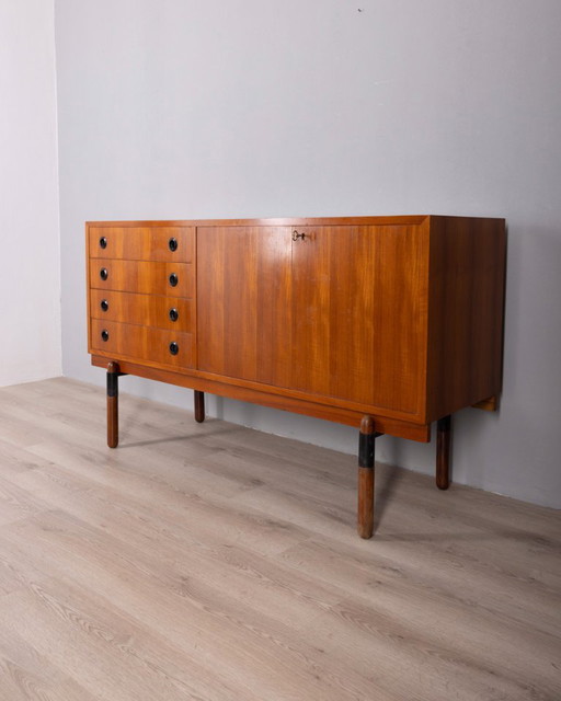 Credenza vintage anni '60 in legno di teak, design italiano.