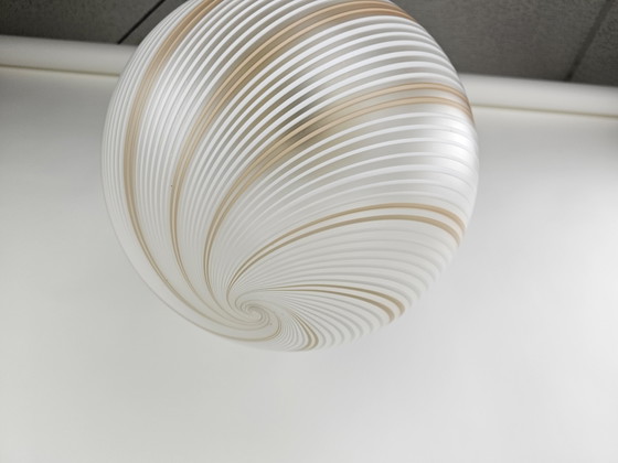 Image 1 of Pendelleuchte aus Glaskugel mit Wirbeleffekt aus Italien