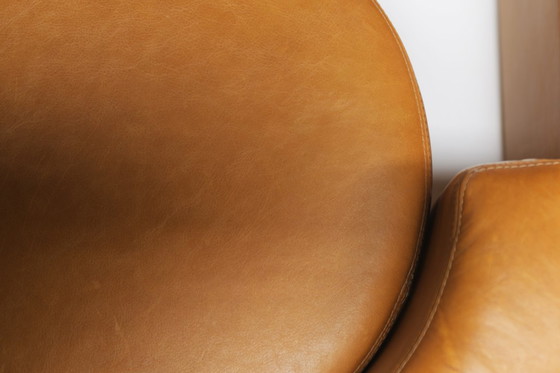 Image 1 of Excepcional cama TUCROMA firmada en cuero coñac por Guido Faleshini - i4 Mariani