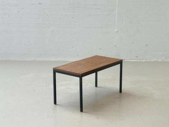 Minimalistische vintage tafel met houtfineer en stalen frame, jaren 80. – Bijzettafels, Wood (photo 7 of 14)