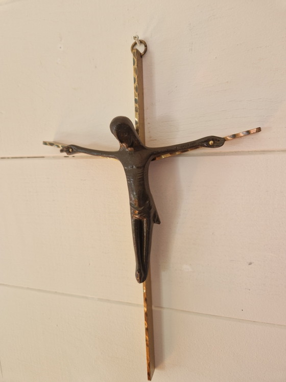 Bronzeguss-Korpus auf Messingkreuz. – Butzon & Bercker, Wanddekoration, Brass (photo 5 of 7)