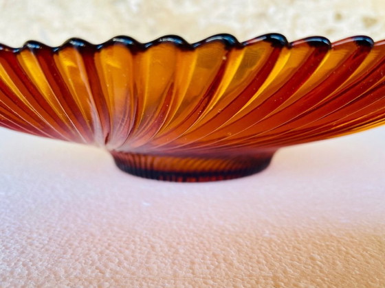 Image 1 of Coupe à fruits vintage en verre ambré à motifs tourbillonnants, style milieu du siècle, années 1970