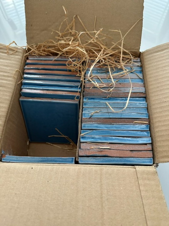 Image 1 of Authentische Atelier Wiart - komplettes Konvolut von 200 handgefertigten französischen Wandfliesen (11 x 11 cm)