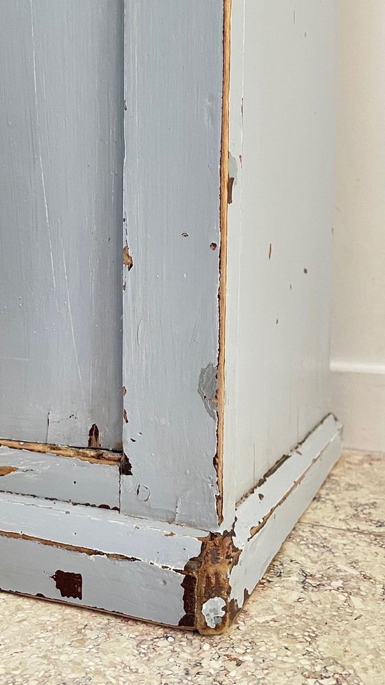 Image 1 of Antiek grijs houten nachtkastje