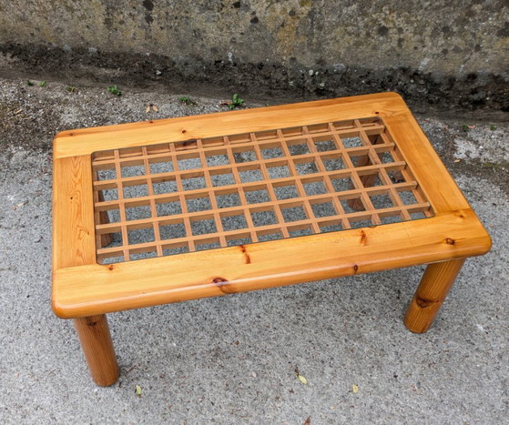 Image 1 of Opengewerkte salontafel van grenenhout en glas, Frankrijk, 1980