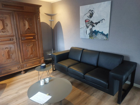 Image 1 of Sofá de diseño de cuero negro