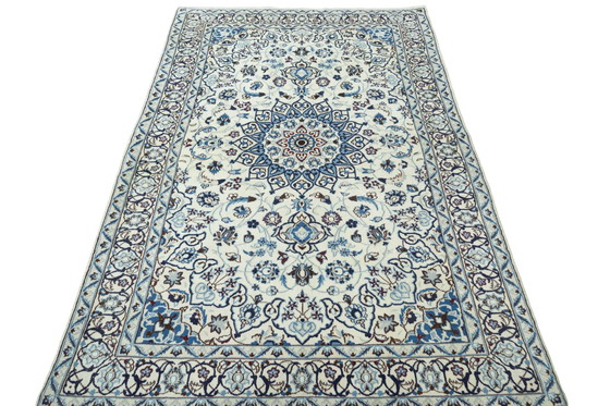 Image 1 of Handgeknoopt Perzisch tapijt - Nain 9 La met zijde 206 x 127 cm
