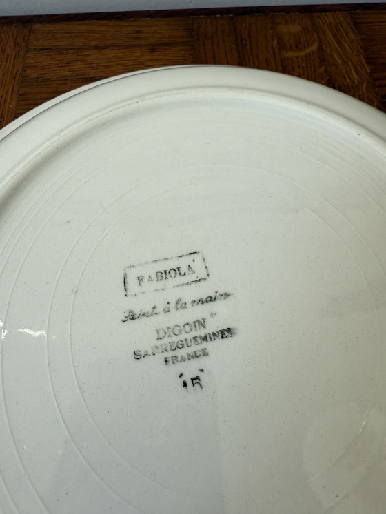 Image 1 of Plat Sarreguemines made in France et peint à la main 