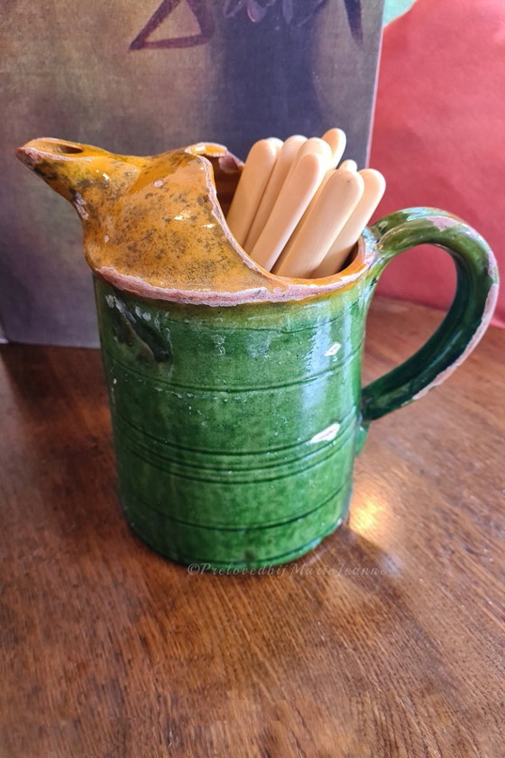 Image 1 of Pichet ancien en faïence française de couleur verte et jaune ocre