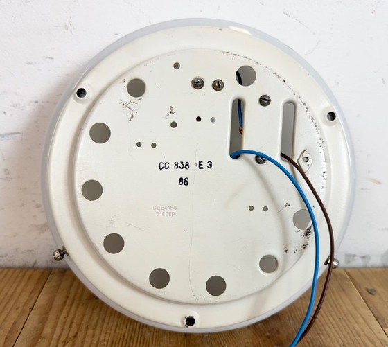 Image 1 of Vintage Sovjet plafond- of wandlamp met melkglas, jaren 80