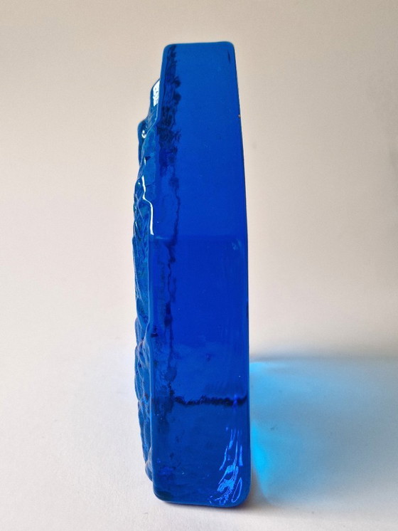 Image 1 of Eneryda - Grande scultura di gufo in vetro blu - 1795 grammi
