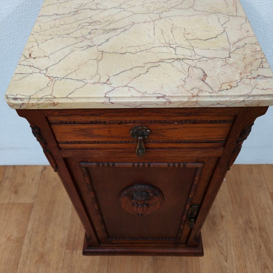 Image 1 of Comodino antico vintage con piano in marmo