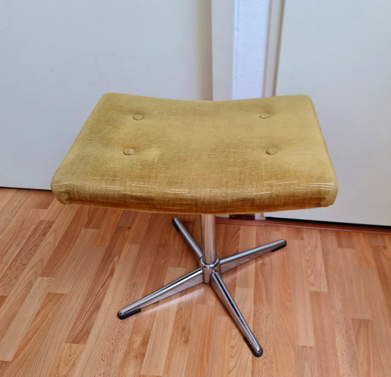 Unique Mid-Century Design Piano Stool / Footstool Tufted Ocher Yellow Velvet 70s Space Age (photo 9 of 10)