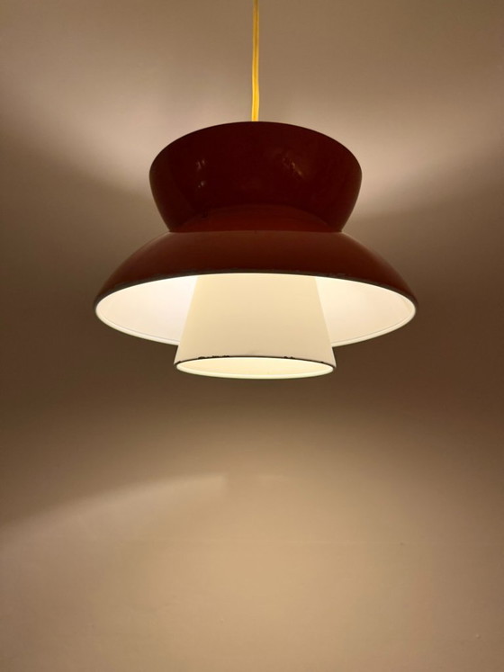 Image 1 of Suspension rouge vintage Louis Poulsen Doo-Wop : luminaires scandinaves modernes du milieu du XXe siècle, style danois.