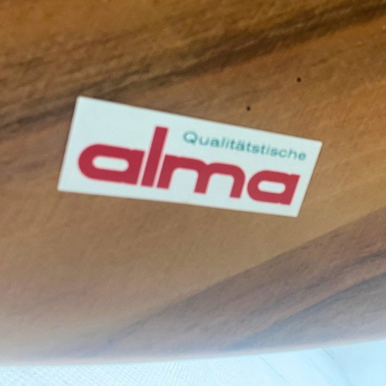 Image 1 of Table basse ronde, noyer, marque : Alma