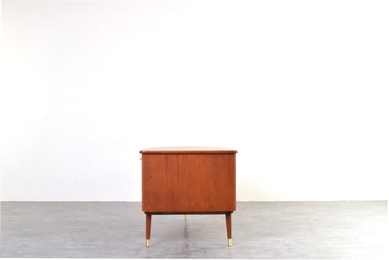 Image 1 of Bureau van organisch teakhout uit het midden van de 20e eeuw van Sola Møbler, jaren 60.
