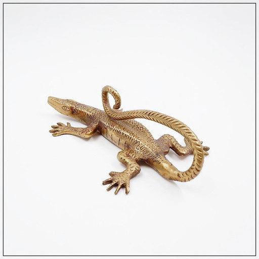 Brass handle in the shape of a Komodo lizard