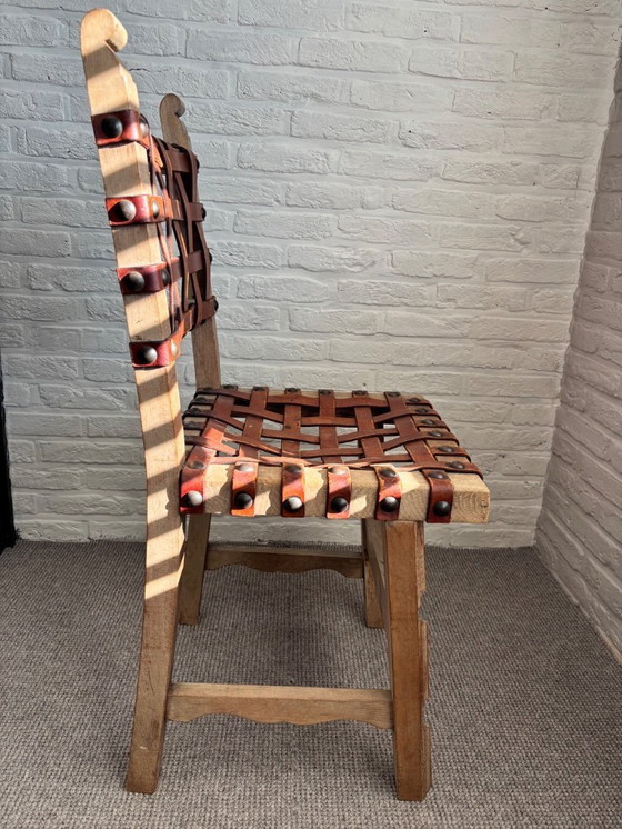 Image 1 of Sedia spagnola in legno con rivestimento in cuoio