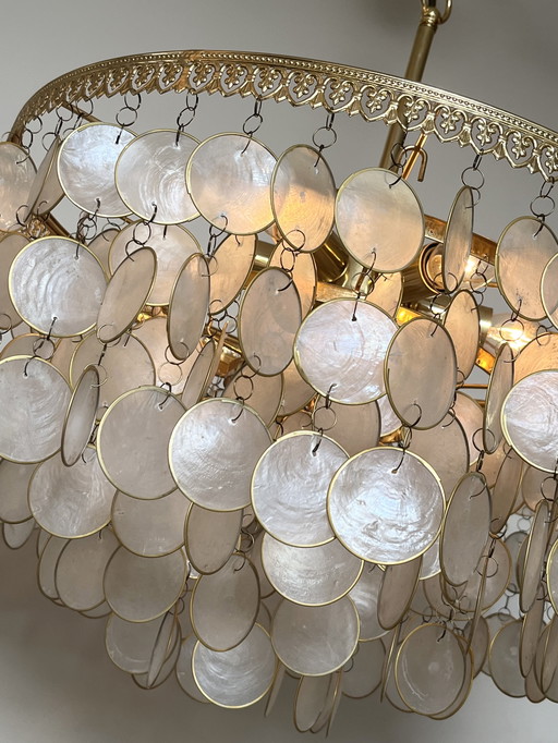 Lampe pendante vintage 60's en forme de coquillage, cadre en laiton