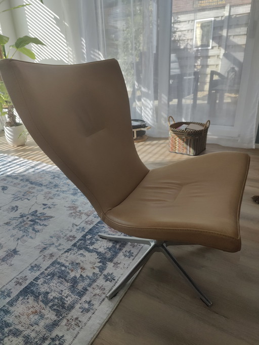 Conform leather swivel chair