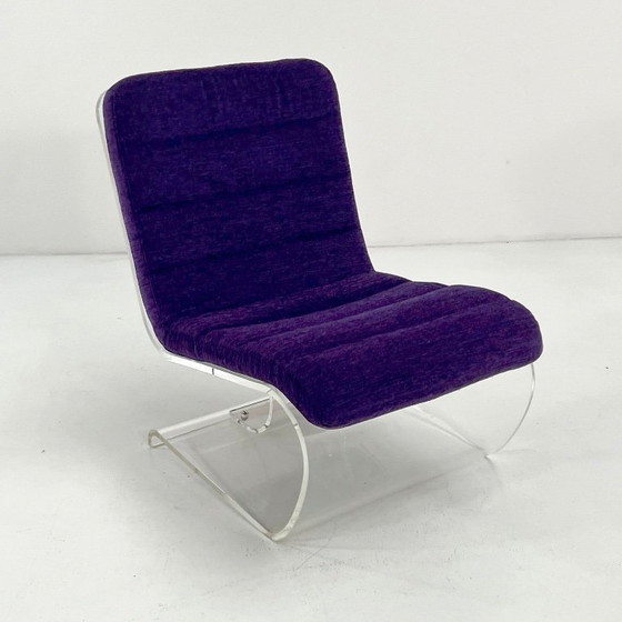 Image 1 of Fauteuil lounge de style futuriste en plexiglas avec coussin violet, années 1970