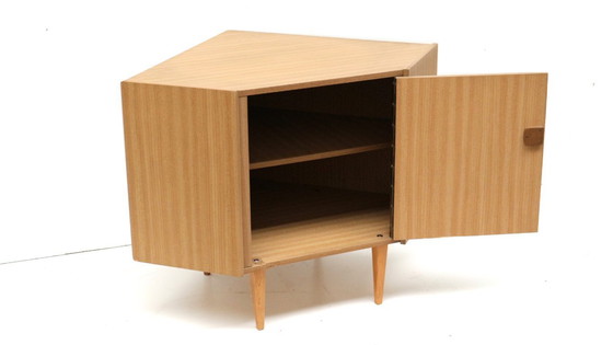 Image 1 of Vintage Hoekkastje Met Deur Gemaakt In De Jaren ’70