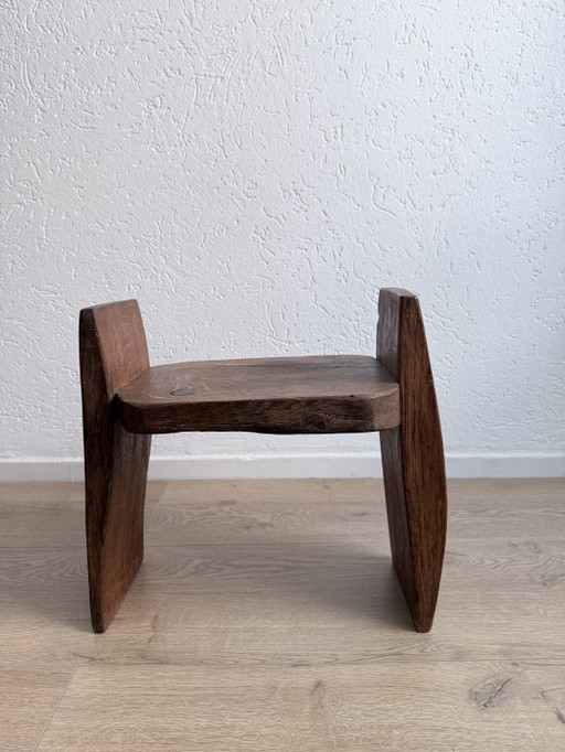 Taburete/silla escultórica brutalista vintage – Roble macizo (Wabi-Sabi, década de 1970)