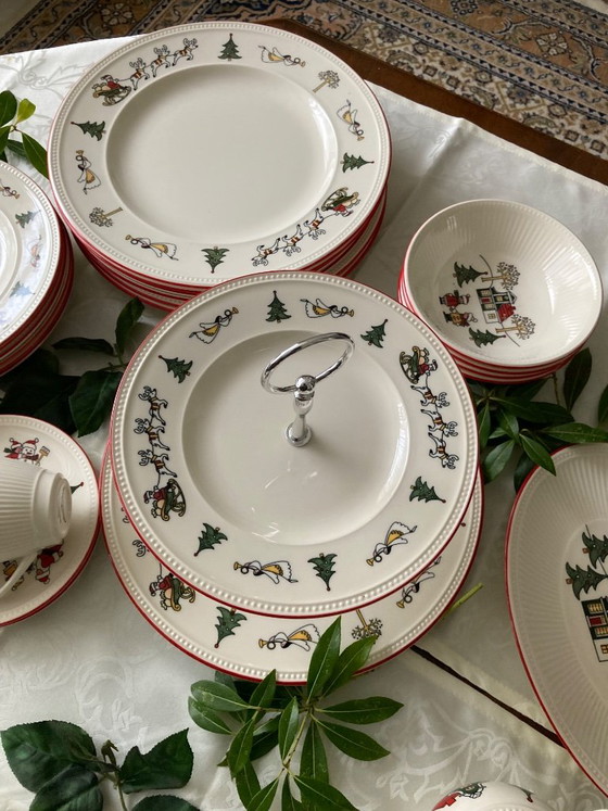 Wedgwood Windsor Christmas crockery set with Christmas motif I, Ceramic, Creme, Klassiek (photo 2 of 5)