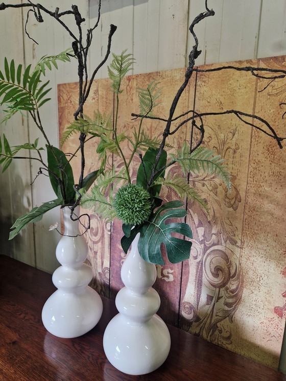 Image 1 of Magnifique ensemble de grands vases rétro avec fleurs incluses