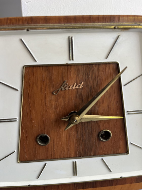 Tischuhr im Mid-Century-Modern-Stil – Haid mit Hermle-Uhrwerk – 1950er/60er Jahre – Uhren, Wood, Glass (photo 3 of 7)