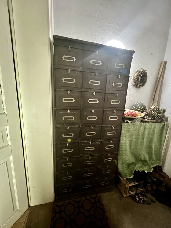 Image 1 of Armario con solapas Blödner Diseño industrial Mueble zapatero Sneaker